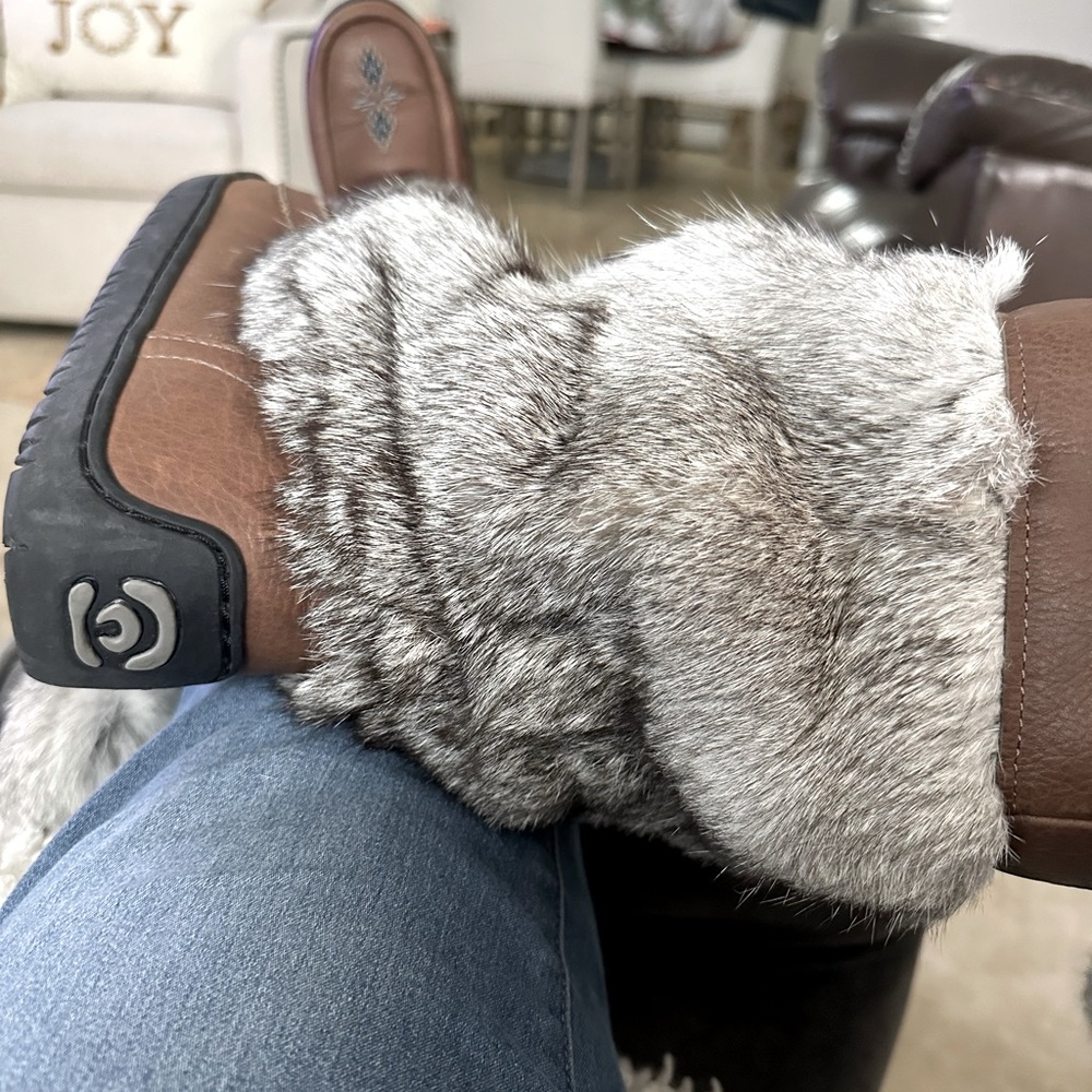 Manitobah snowy owl waterproof fur lined/leather boots 9